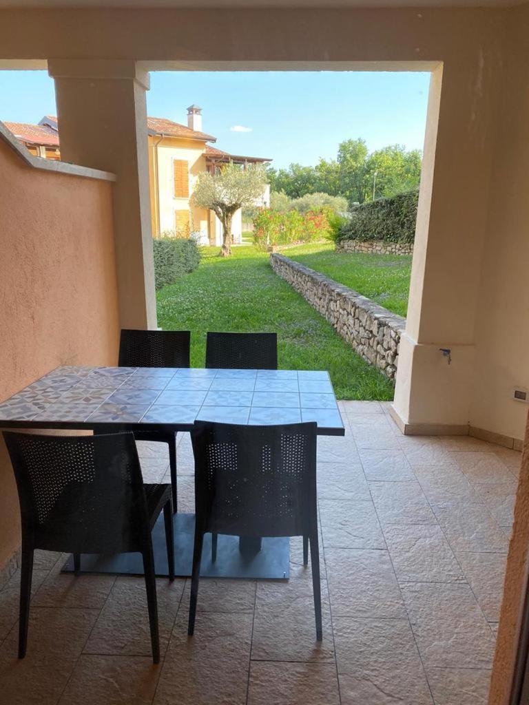 The Flowers - Apartments With Private Garden In Residence With Pool Manerba del Garda Dış mekan fotoğraf
