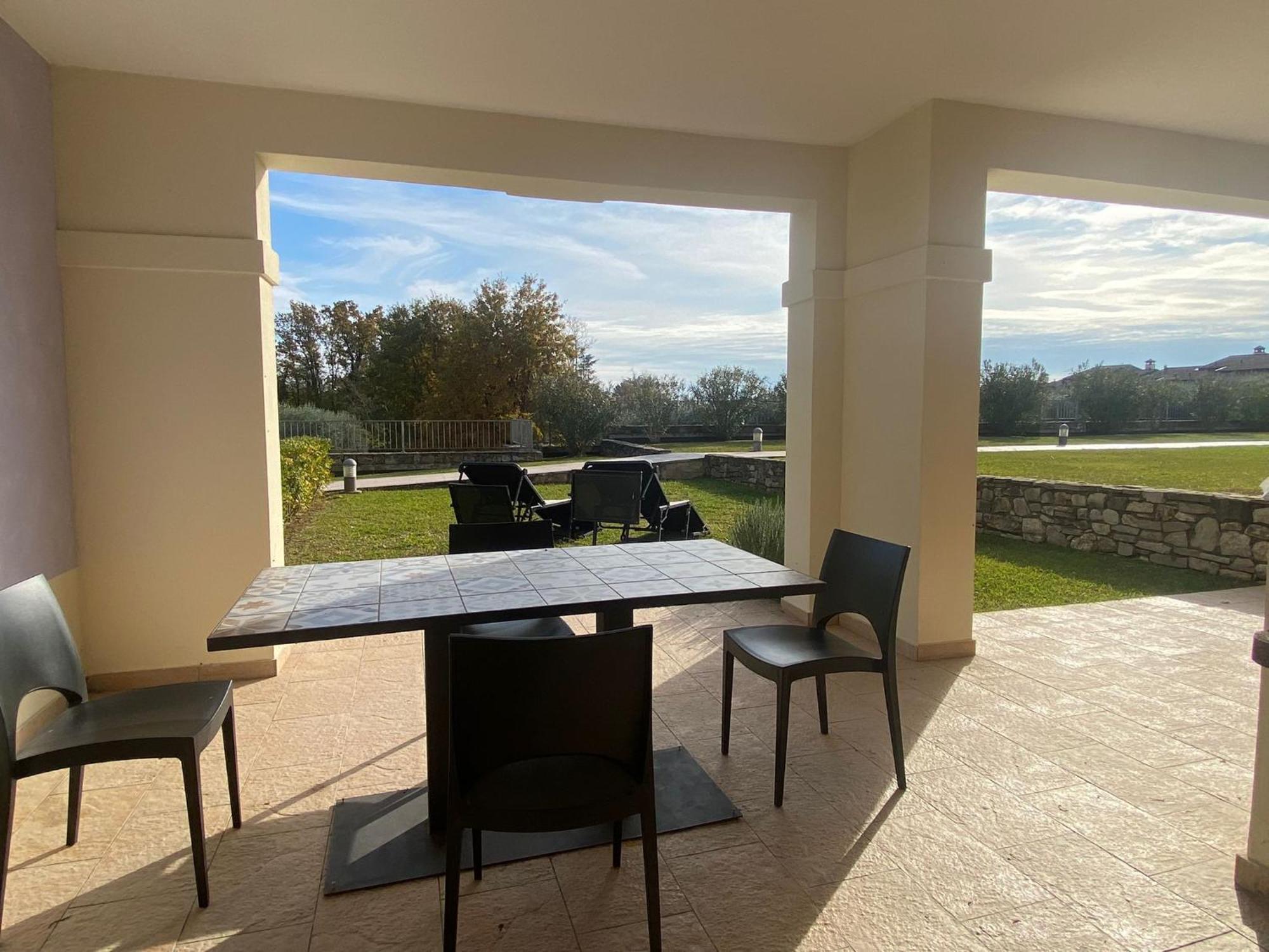 The Flowers - Apartments With Private Garden In Residence With Pool Manerba del Garda Dış mekan fotoğraf