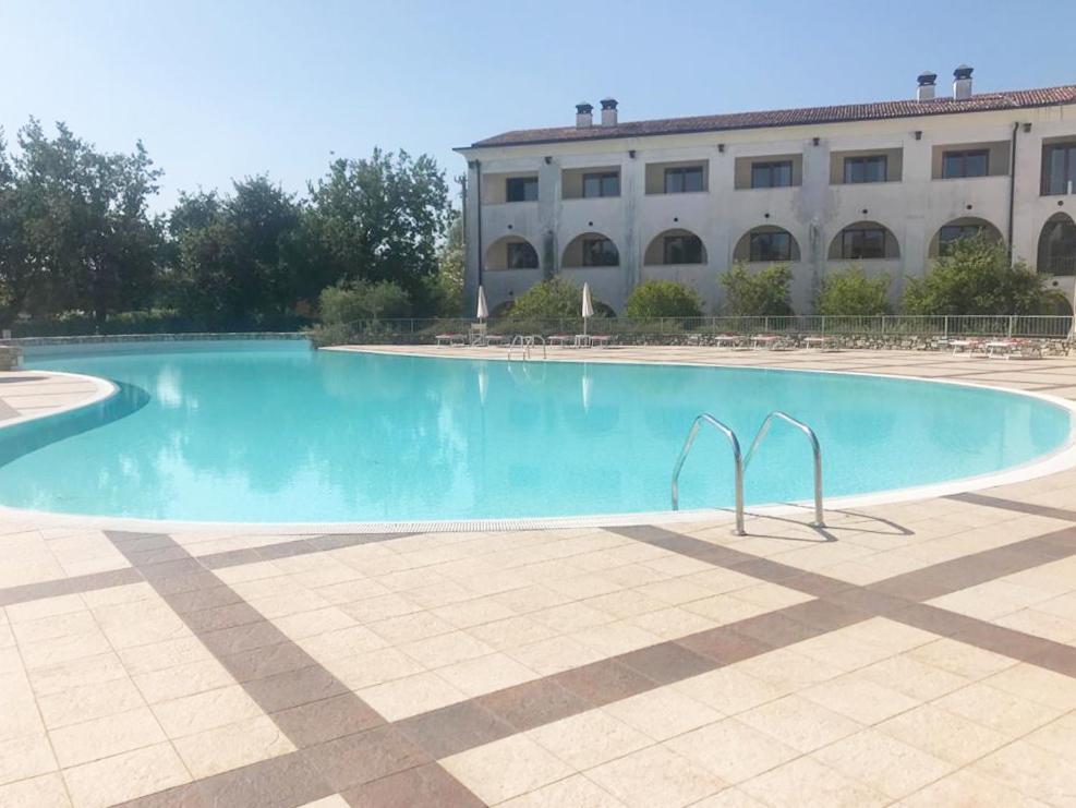 The Flowers - Apartments With Private Garden In Residence With Pool Manerba del Garda Dış mekan fotoğraf