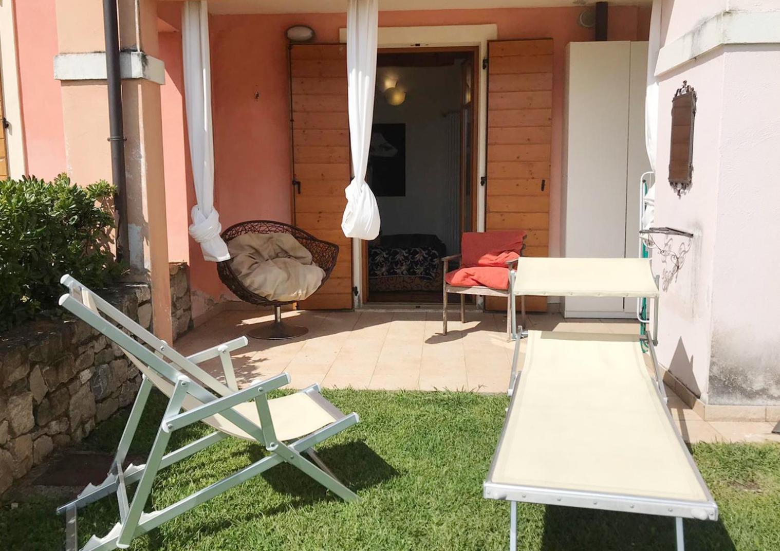 The Flowers - Apartments With Private Garden In Residence With Pool Manerba del Garda Dış mekan fotoğraf