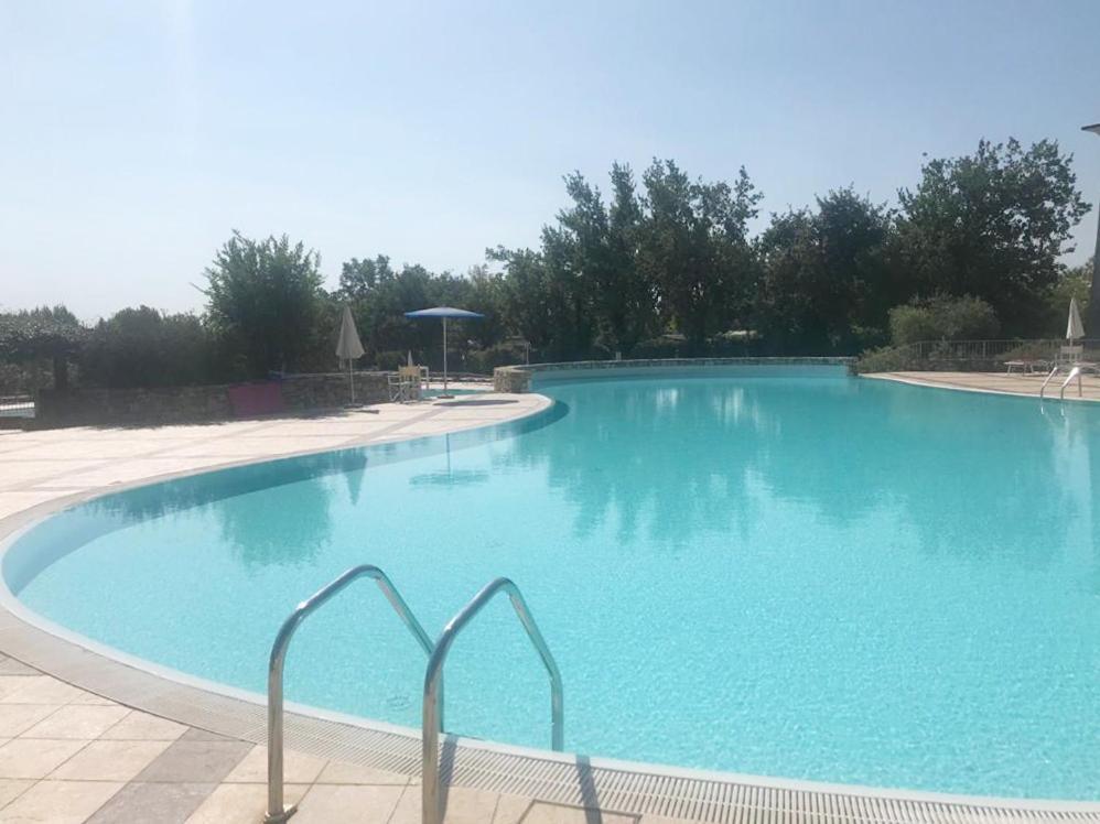 The Flowers - Apartments With Private Garden In Residence With Pool Manerba del Garda Dış mekan fotoğraf