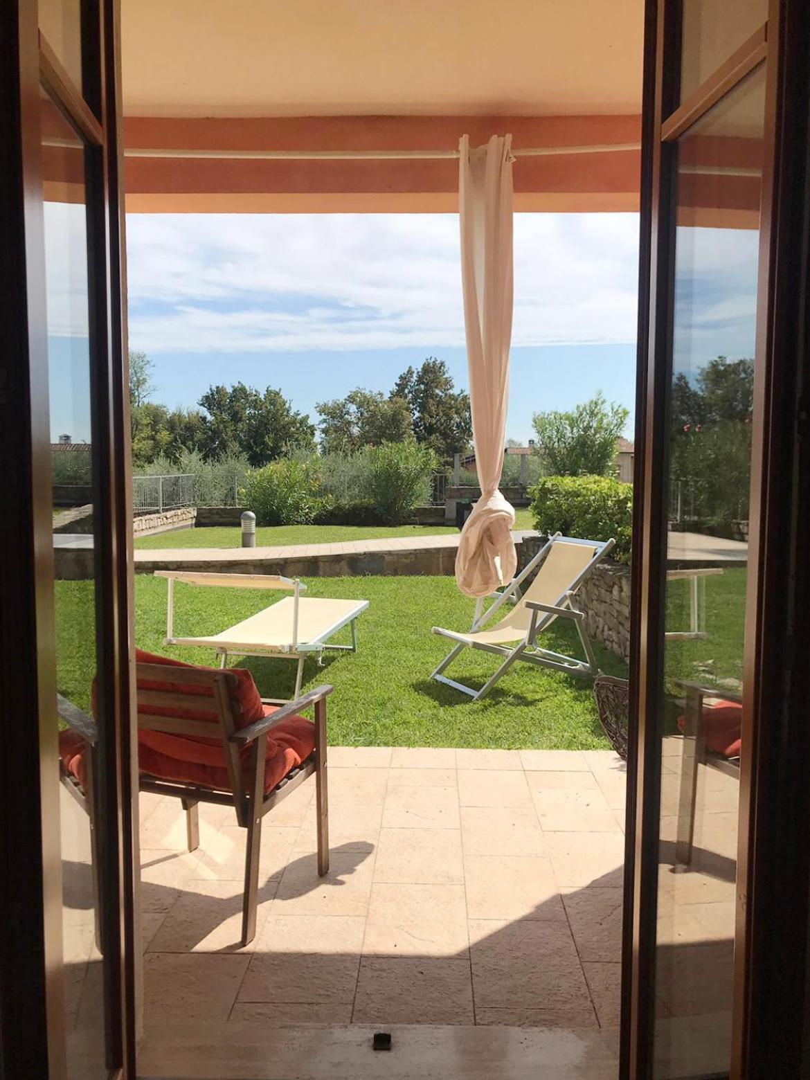 The Flowers - Apartments With Private Garden In Residence With Pool Manerba del Garda Dış mekan fotoğraf
