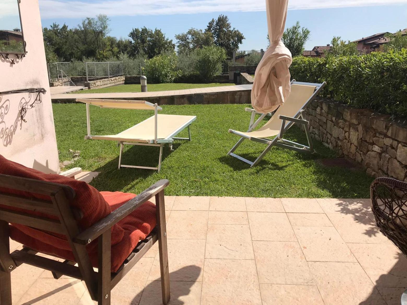 The Flowers - Apartments With Private Garden In Residence With Pool Manerba del Garda Dış mekan fotoğraf